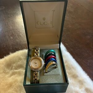 VINTAGE GUCCI WOMEN'S WATCH SET - INTERCHANGEABLE BEZELS IN ORIGINAL BOX - GUC